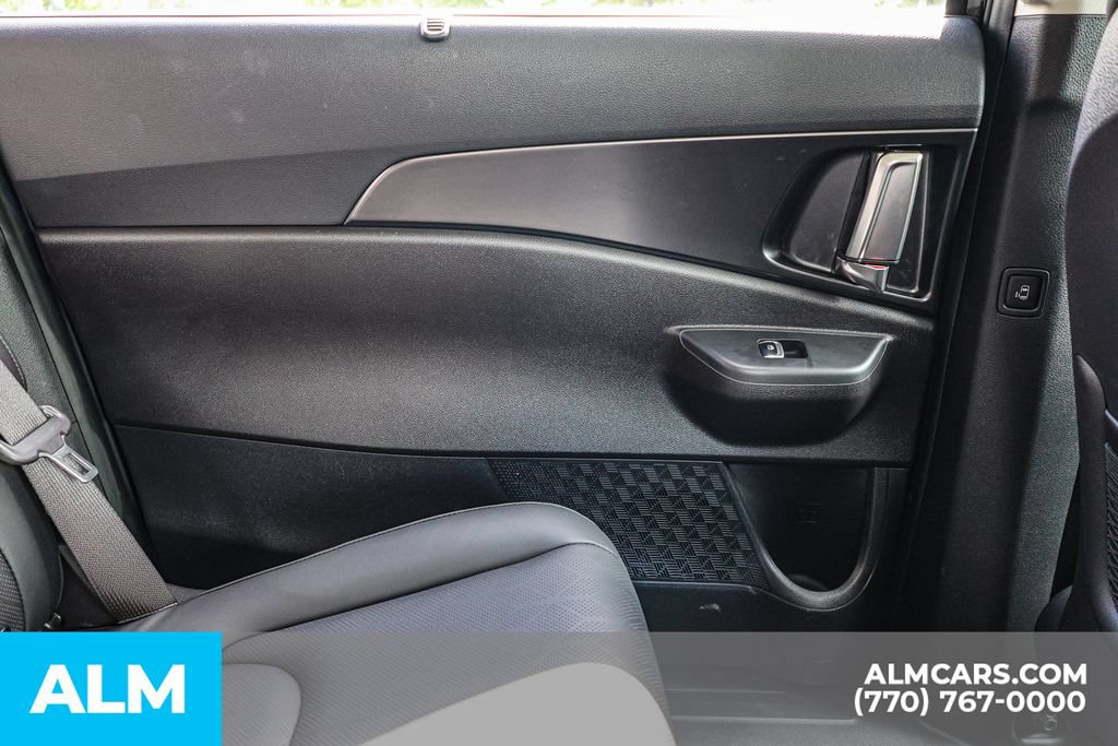 Used 2025 Kia Carnival SX w/ SX Dark Edition Package FWD image 53