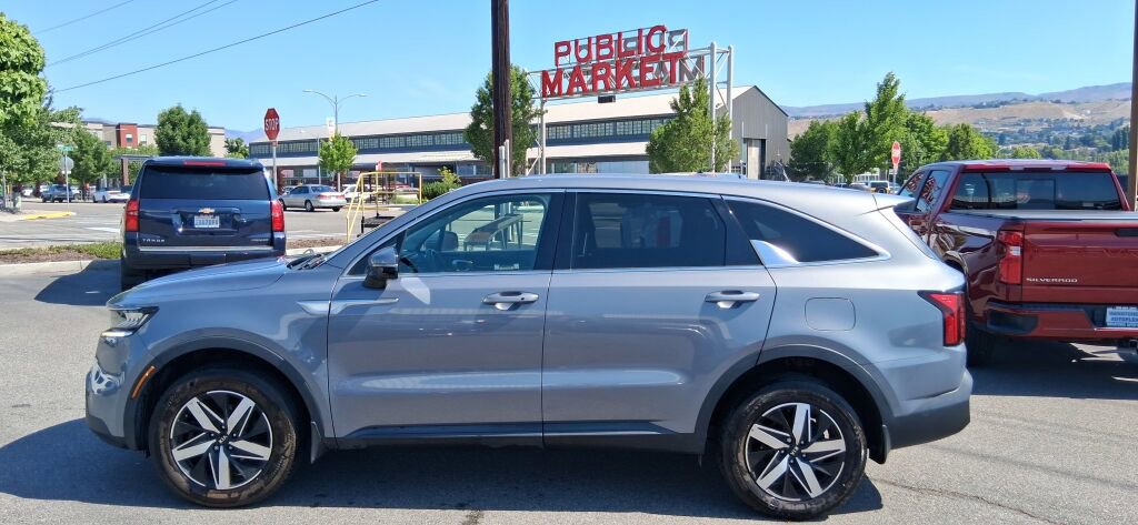 Used 2021 Kia Sorento LX AWD/4WD image 2