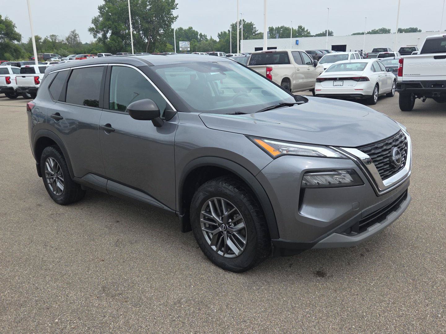 Used 2023 Nissan Rogue S AWD/4WD image 9