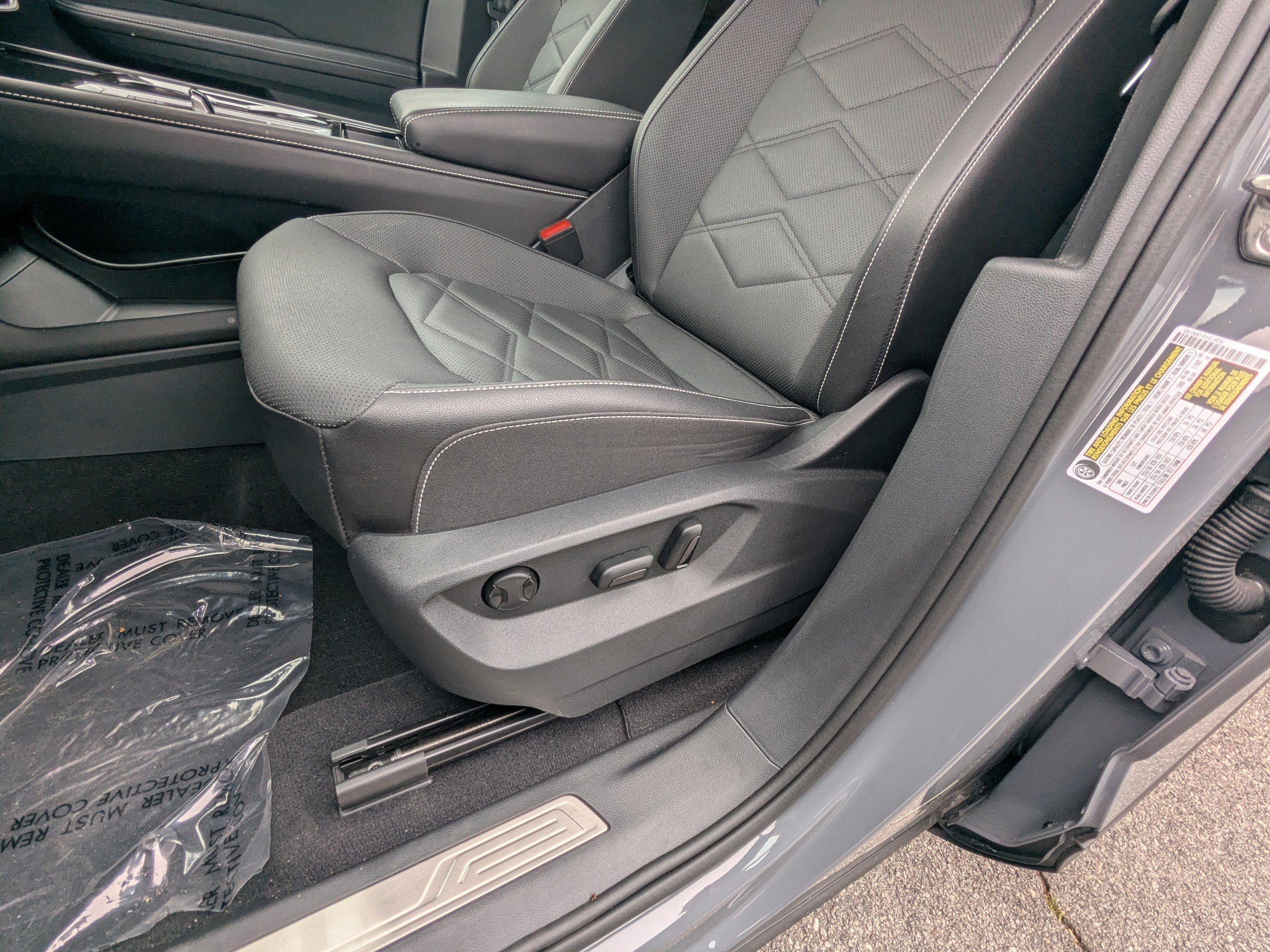 Used 2025 Volkswagen Atlas SE image 19