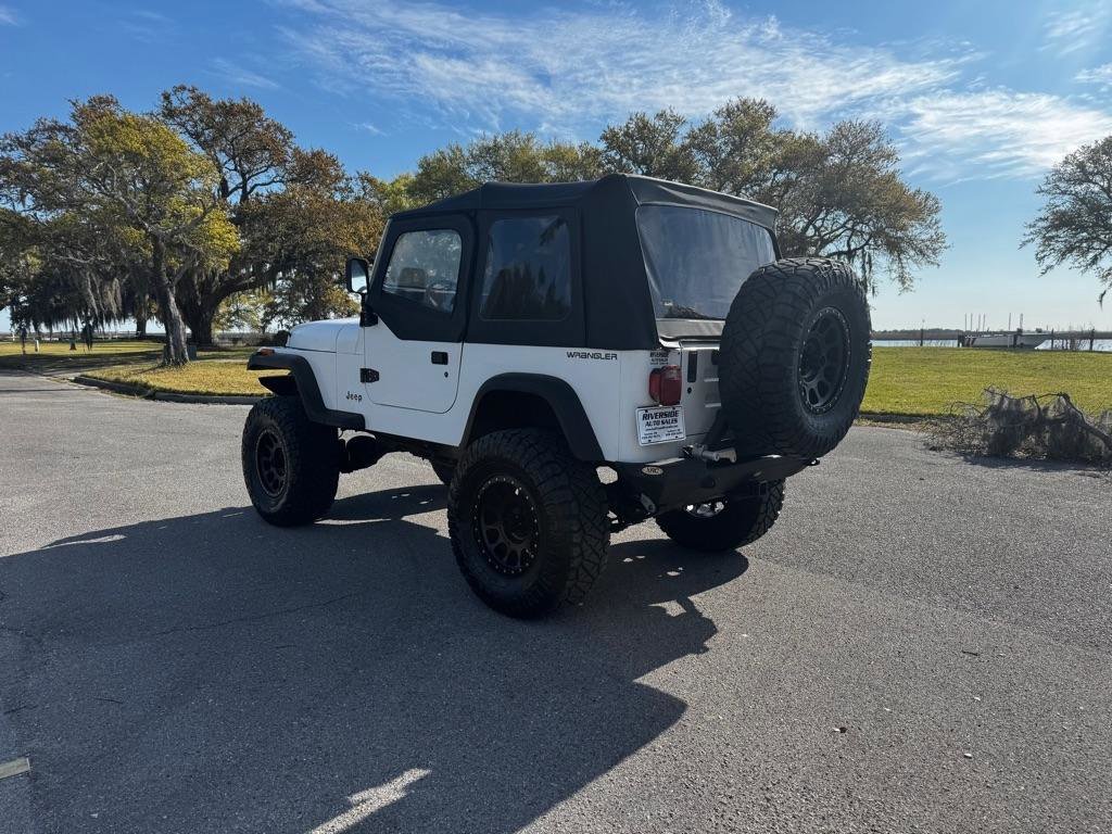 Used 1992 Jeep Wrangler 4WD image 3