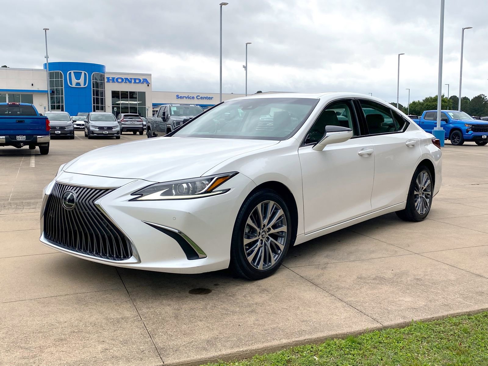 Used 2019 Lexus ES 350 w/ Premium Package FWD image 3