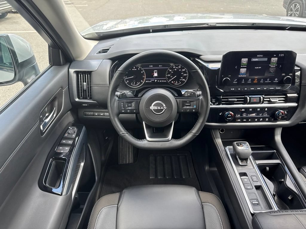 Used 2025 Nissan Pathfinder SL w/ Black Appearance Package FWD image 29