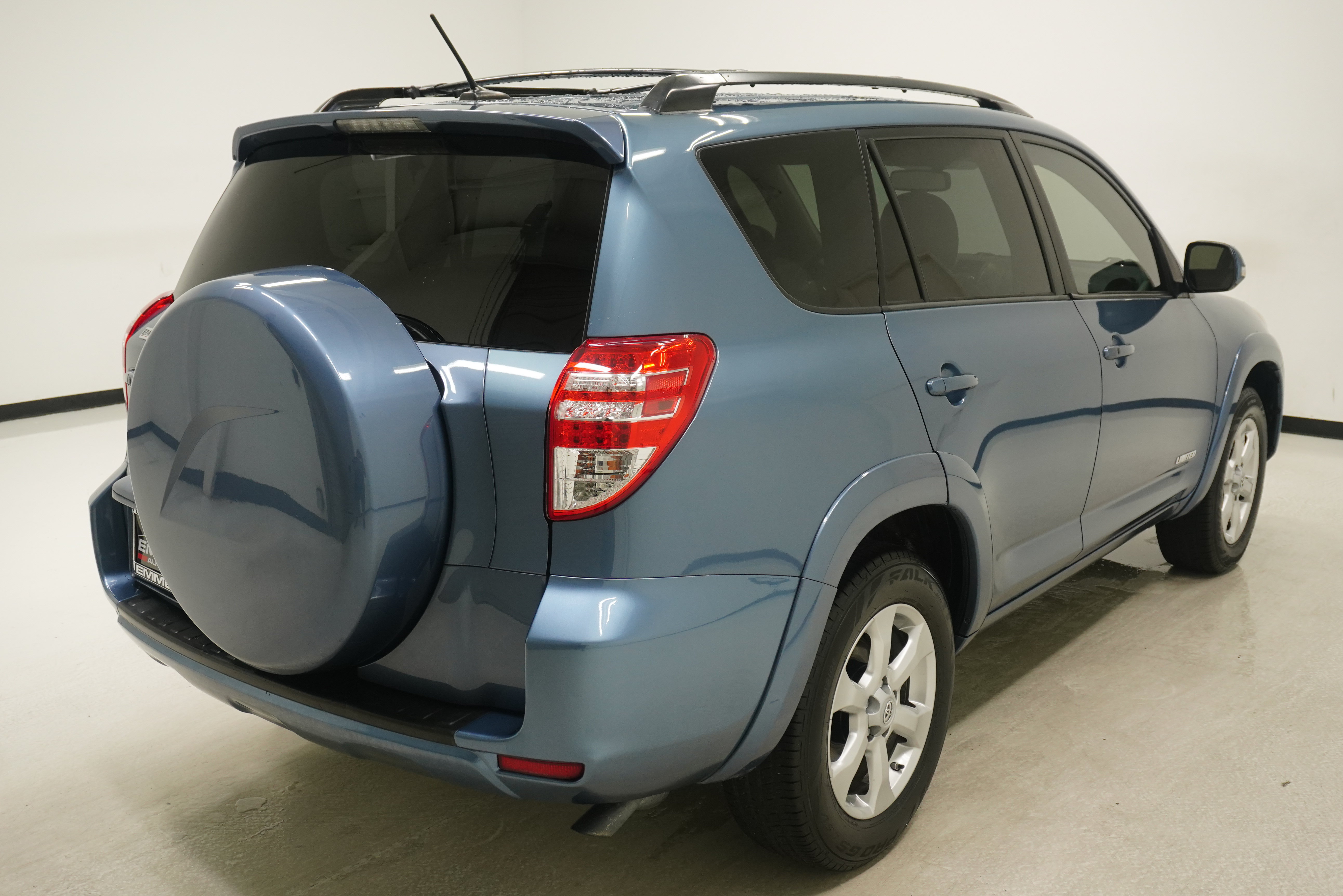Used 2011 Toyota RAV4 Limited w/ Limited Extra Value Pkg FWD image 4
