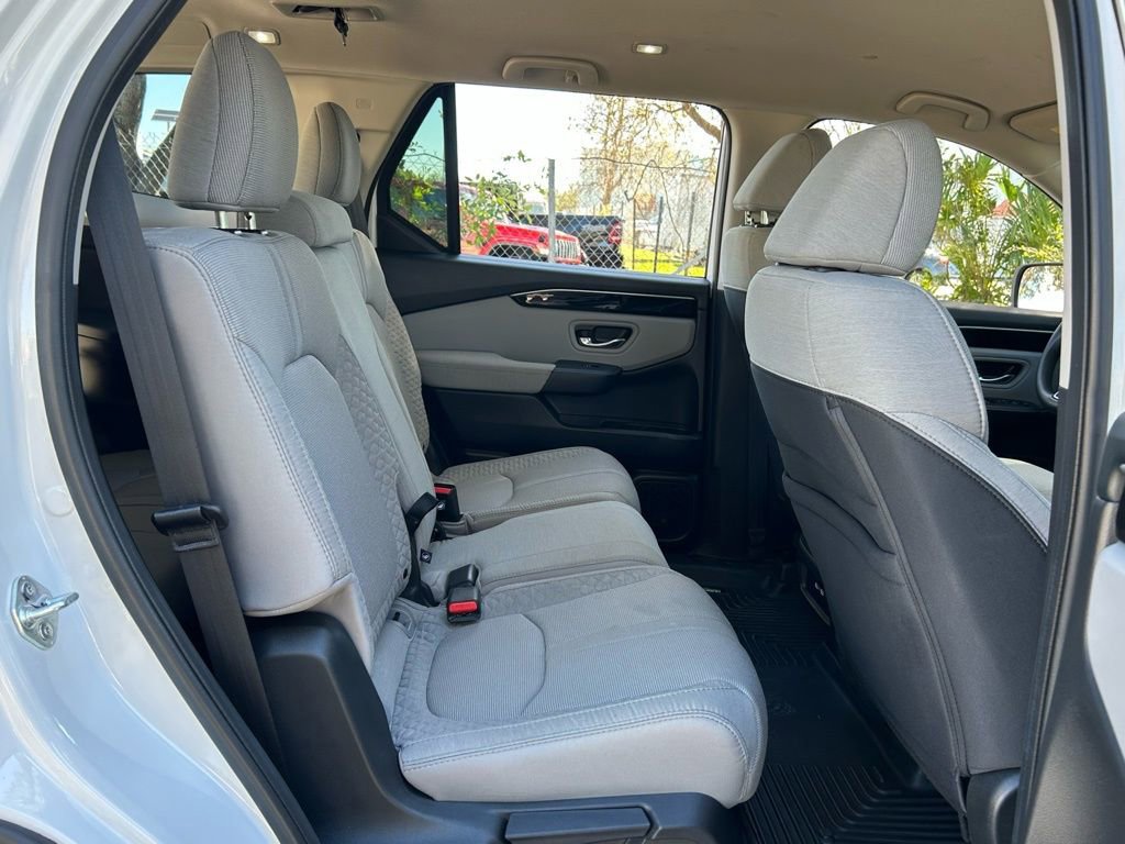 Used 2023 Honda Pilot LX image 35