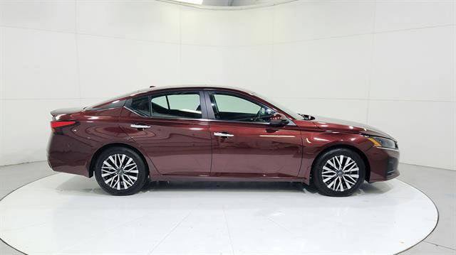 Certified 2024 Nissan Altima 2.5 SV w/ SV Premium Package FWD image 9