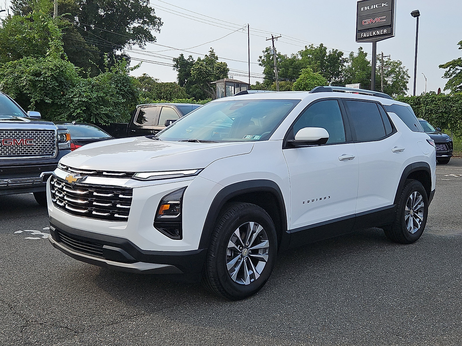 Certified 2025 Chevrolet Equinox LT w/ Convenience Package II AWD/4WD image 3