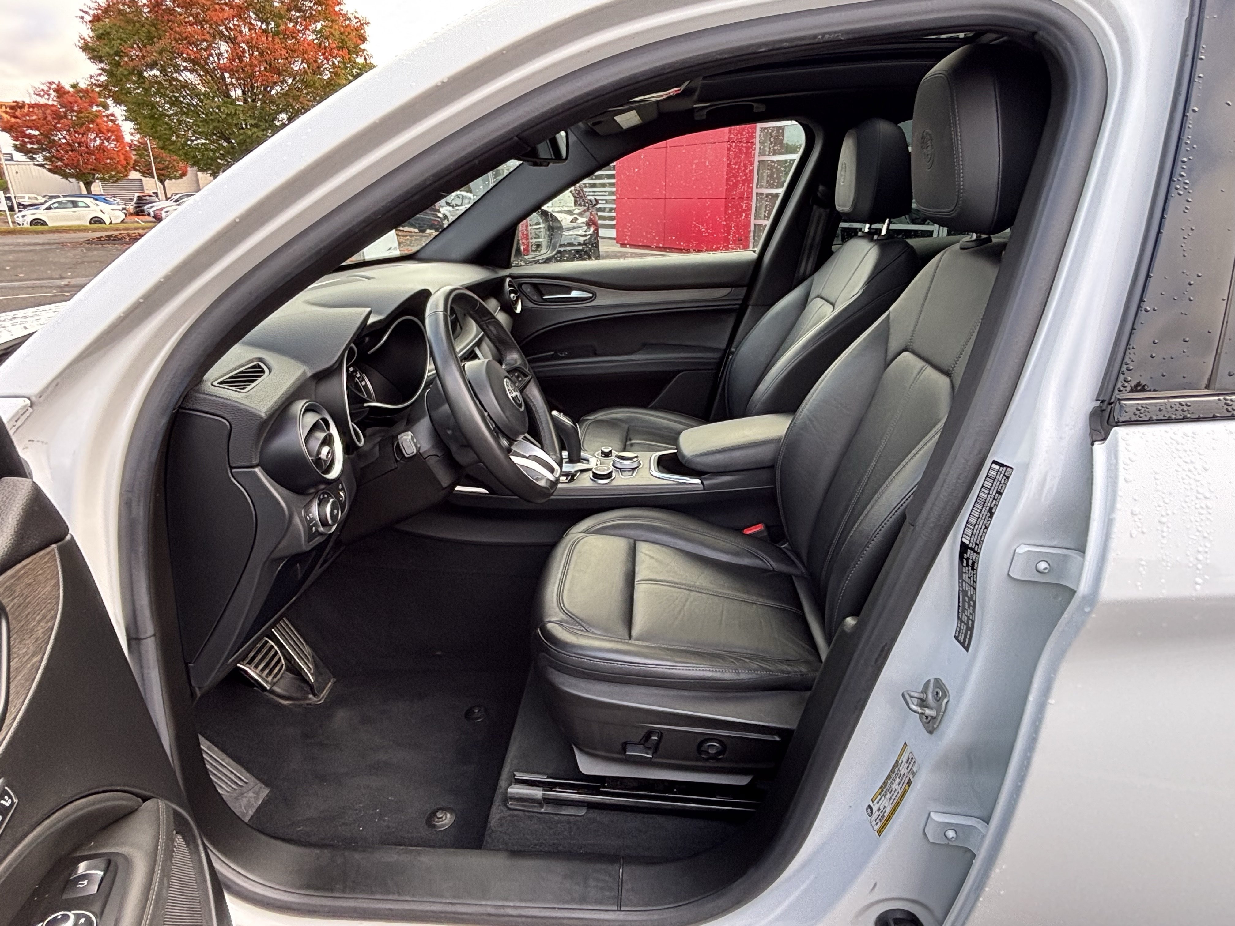 Certified 2023 Alfa Romeo Stelvio Ti AWD/4WD image 29