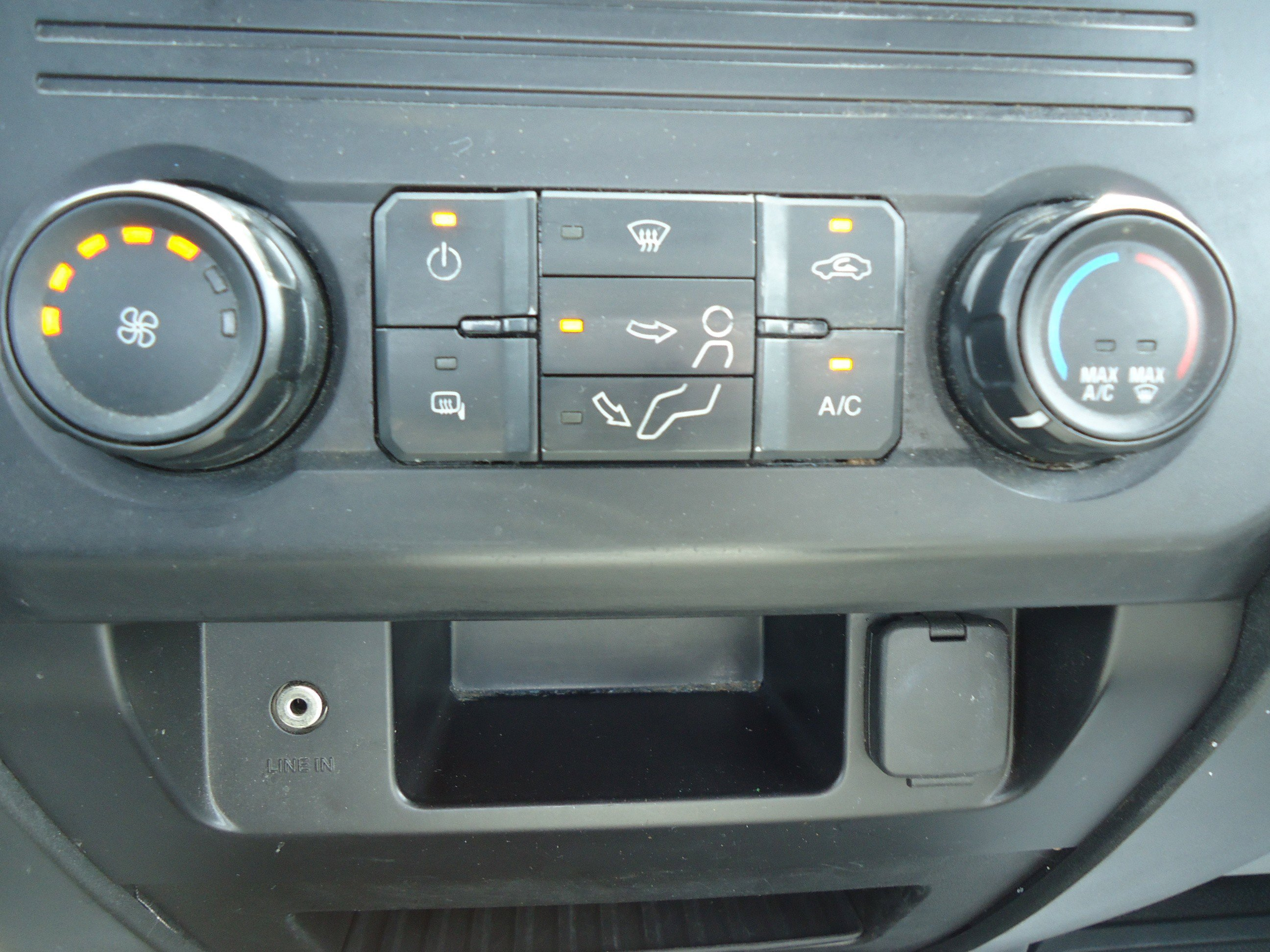 Used 2018 Ford F250 XL w/ Power Equipment Group AWD/4WD image 17