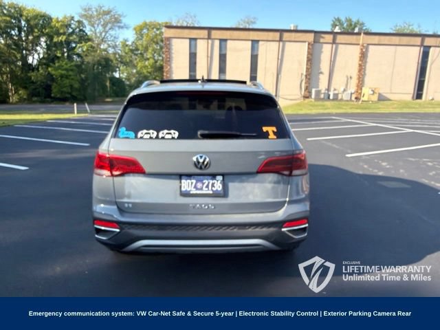 Used 2023 Volkswagen Taos SE w/ Panoramic Sunroof Package FWD image 4