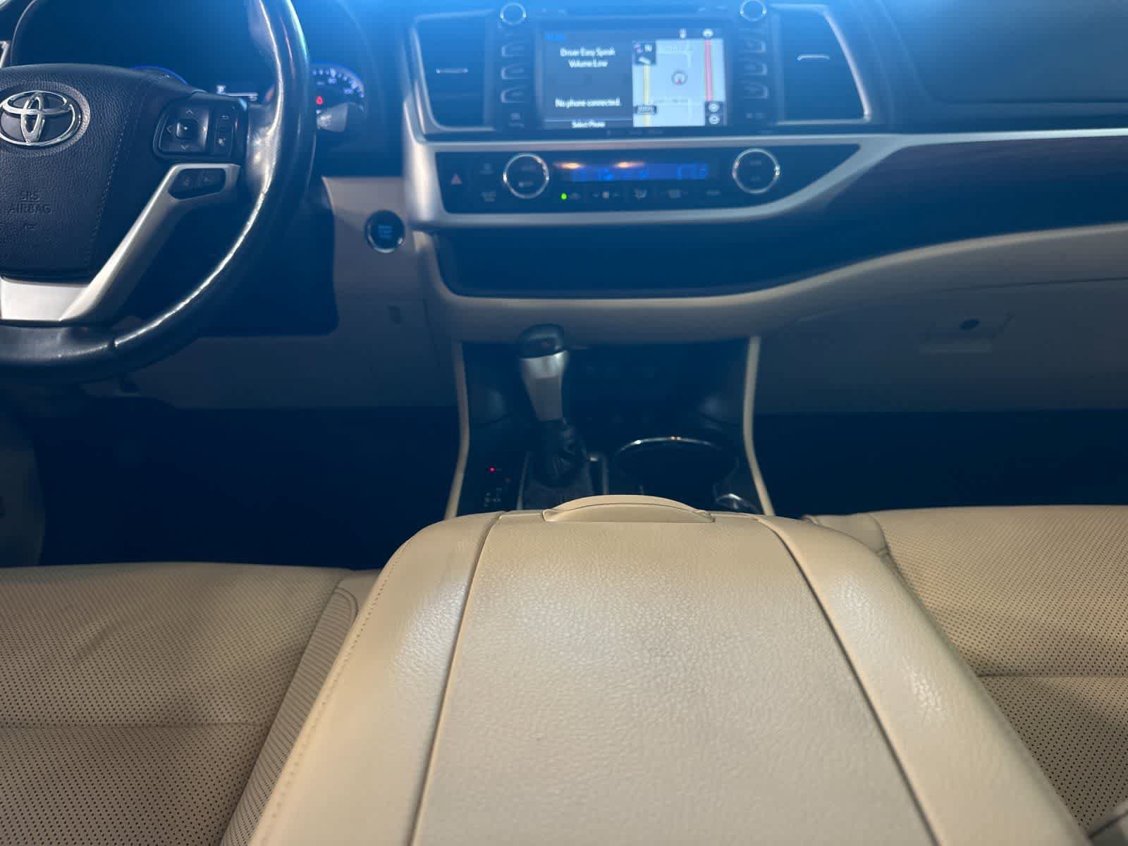 Used 2018 Toyota Highlander Limited Platinum AWD/4WD image 4