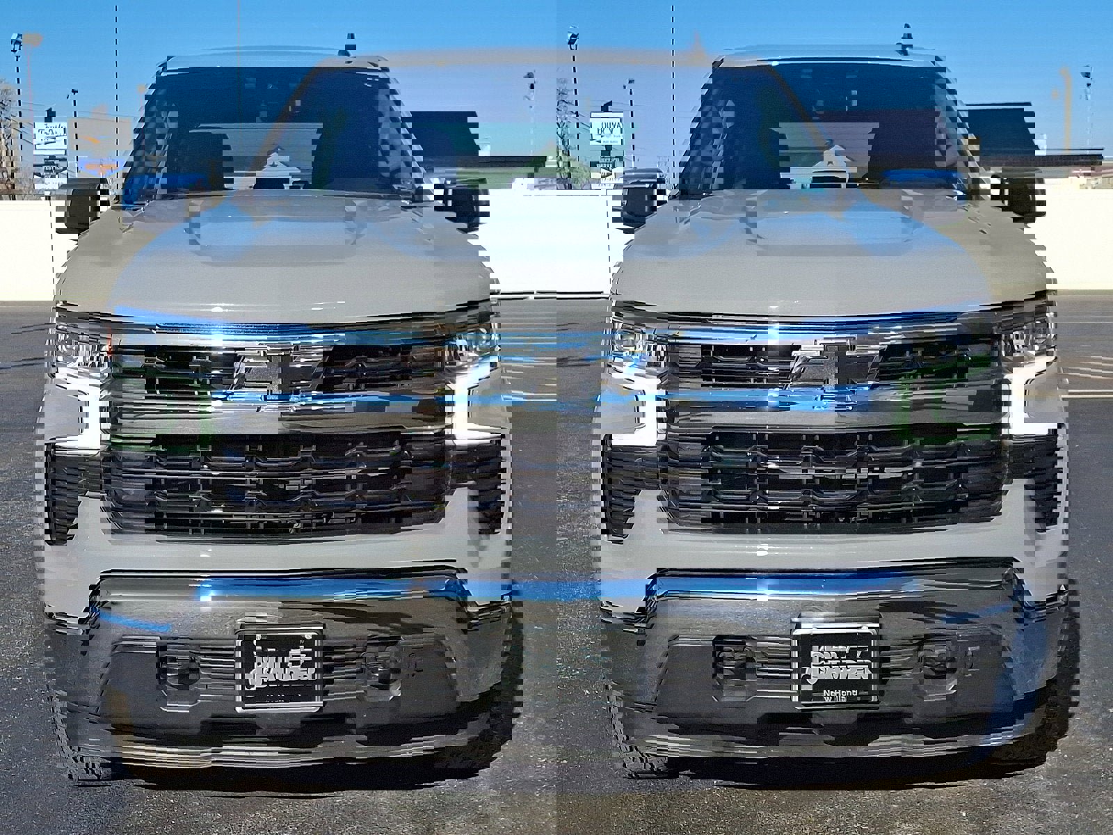 Used 2024 Chevrolet Silverado 1500 LT image 2