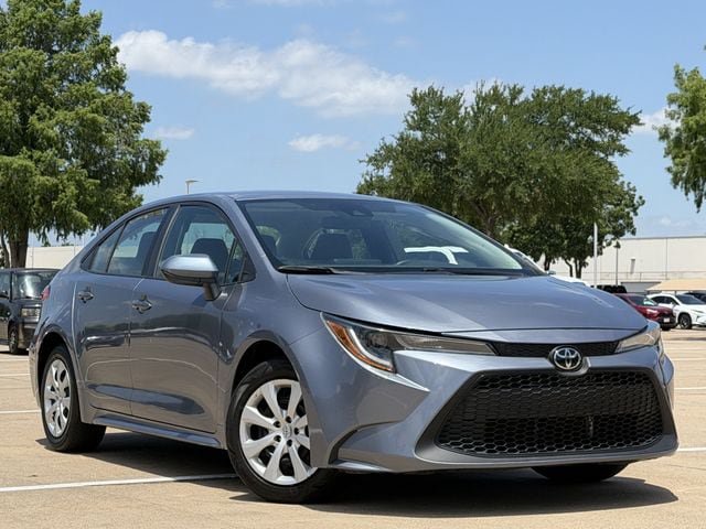 Used 2022 Toyota Corolla LE FWD image 2