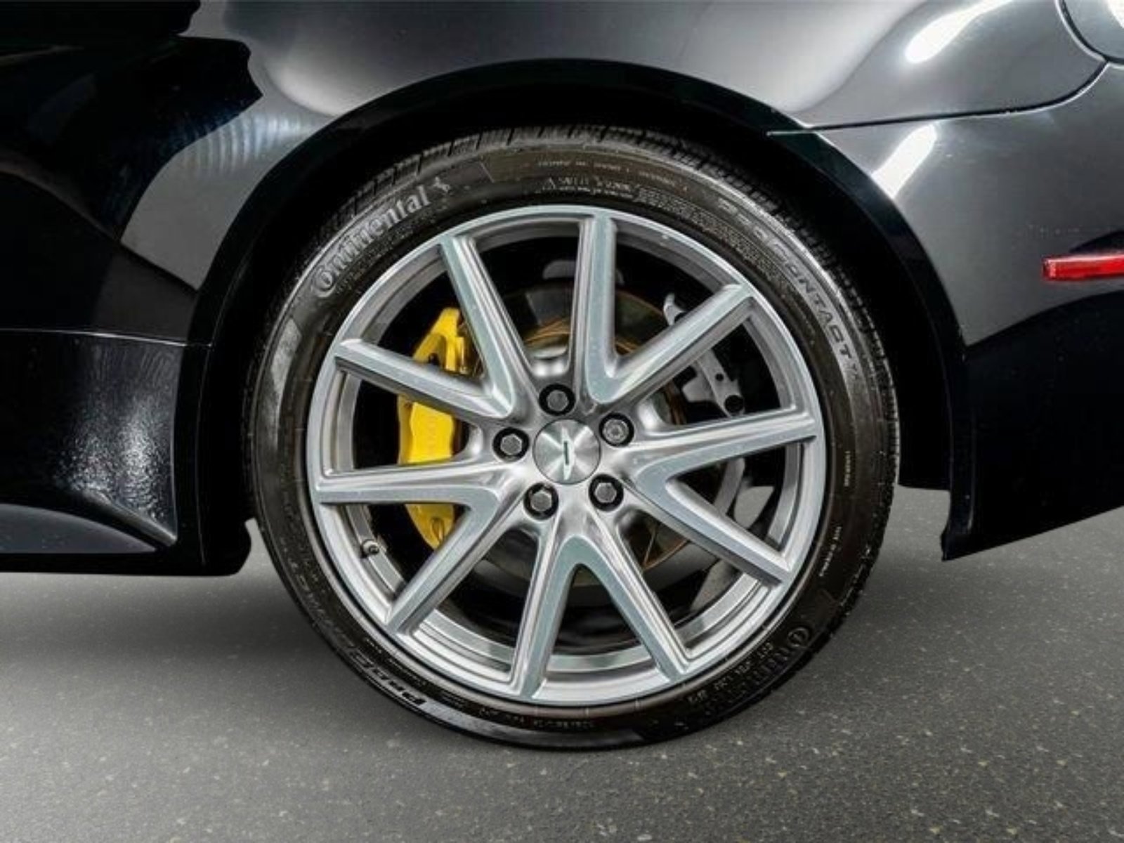 Used 2015 Aston Martin V8 Vantage GT RWD image 17
