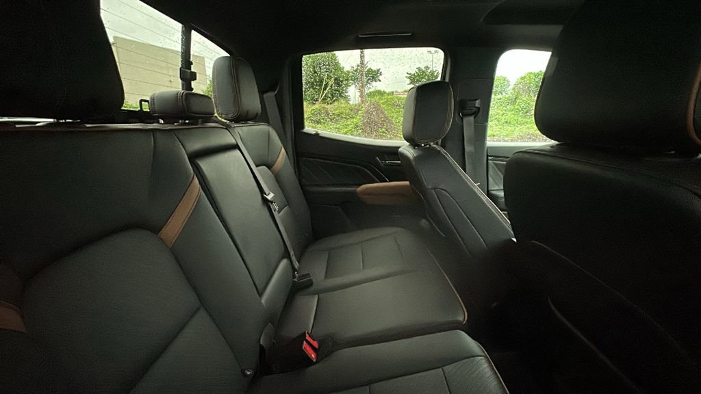 Used 2024 GMC Canyon AT4 w/ AT4 Premium Package AWD/4WD image 9