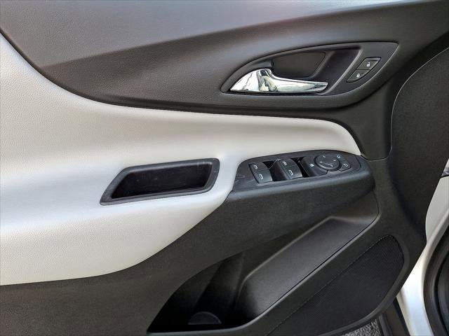 Used 2020 Chevrolet Equinox LT image 2