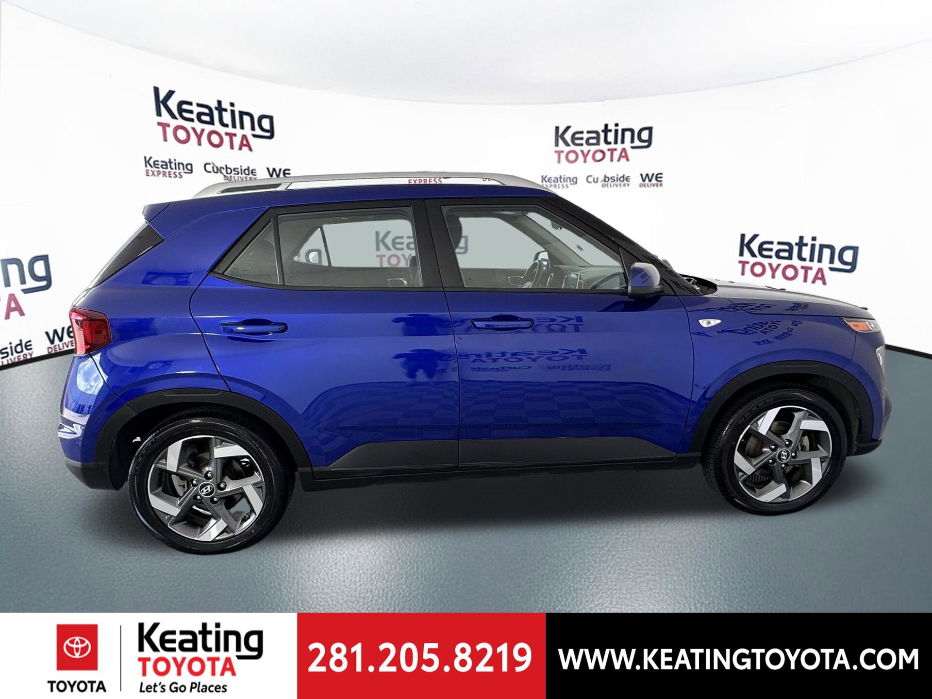 Used 2023 Hyundai Venue SEL image 4