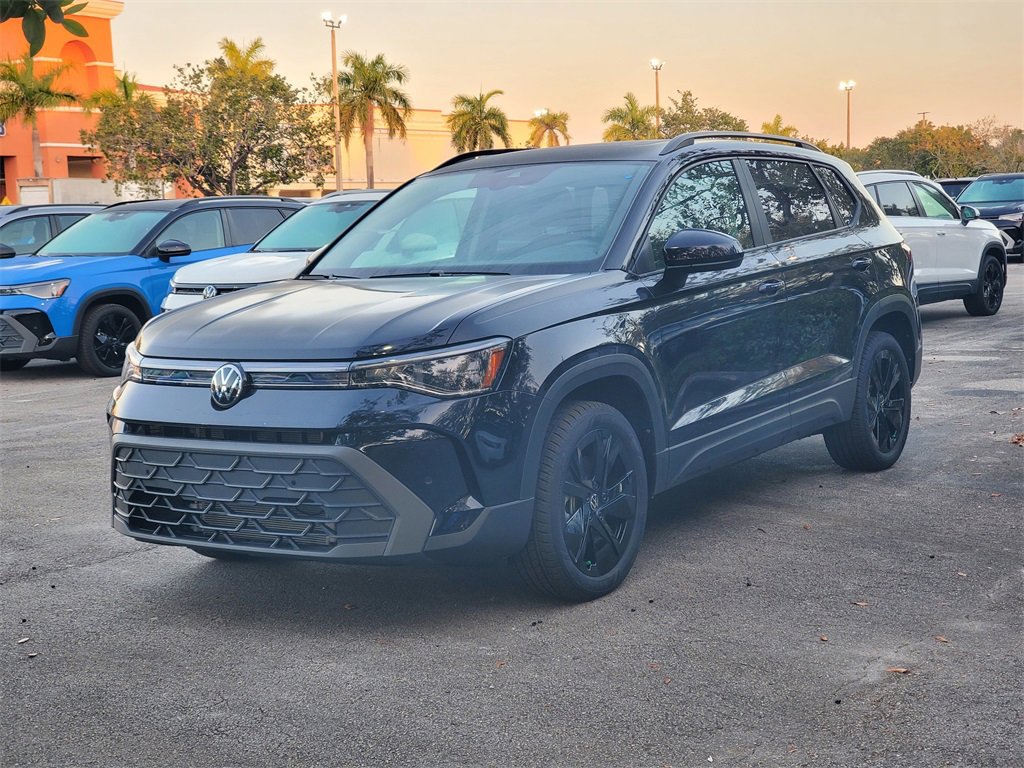 New 2025 Volkswagen Taos SE image 3