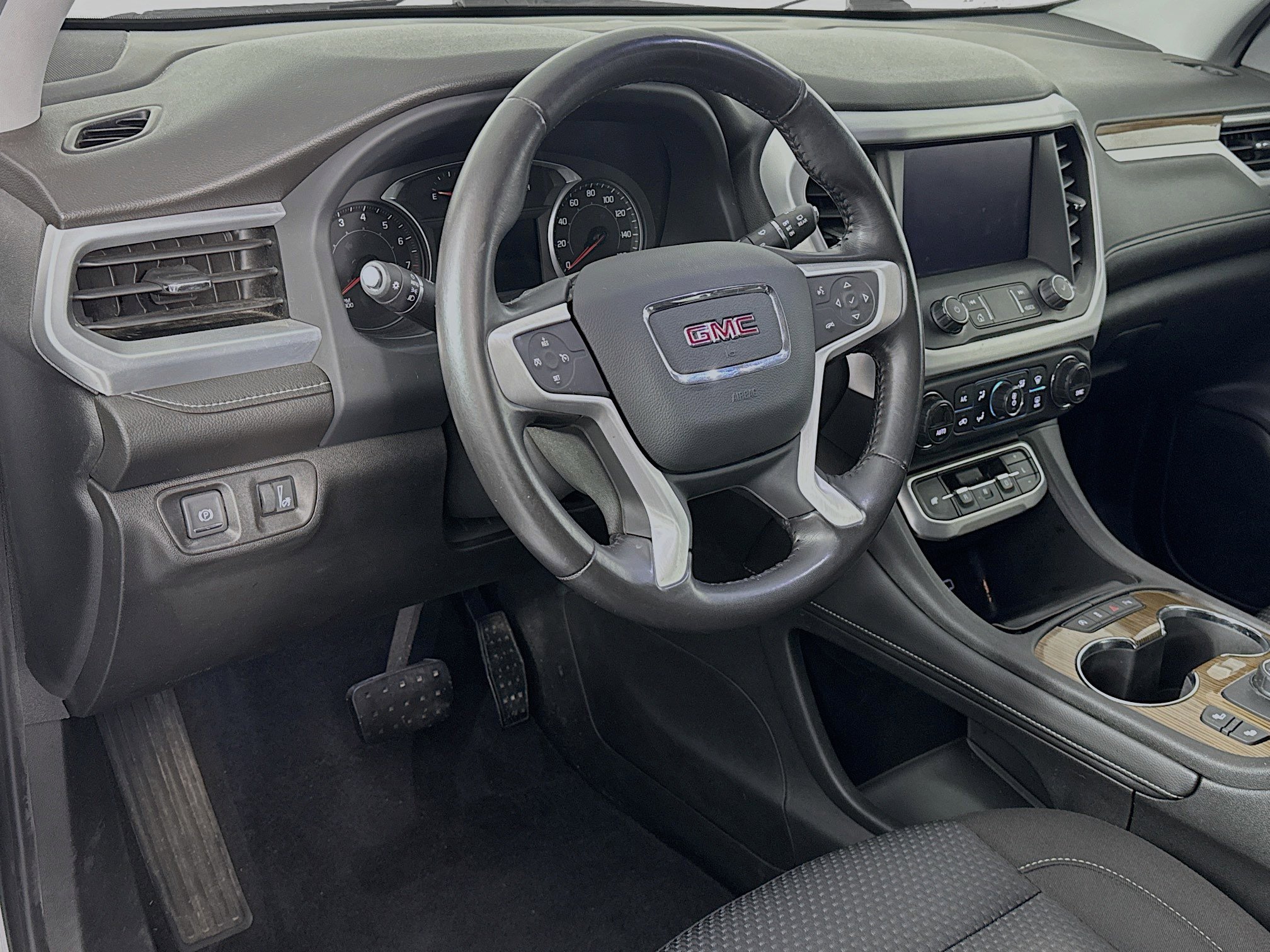 Used 2020 GMC Acadia SLE w/ Driver Convenience Package image 9
