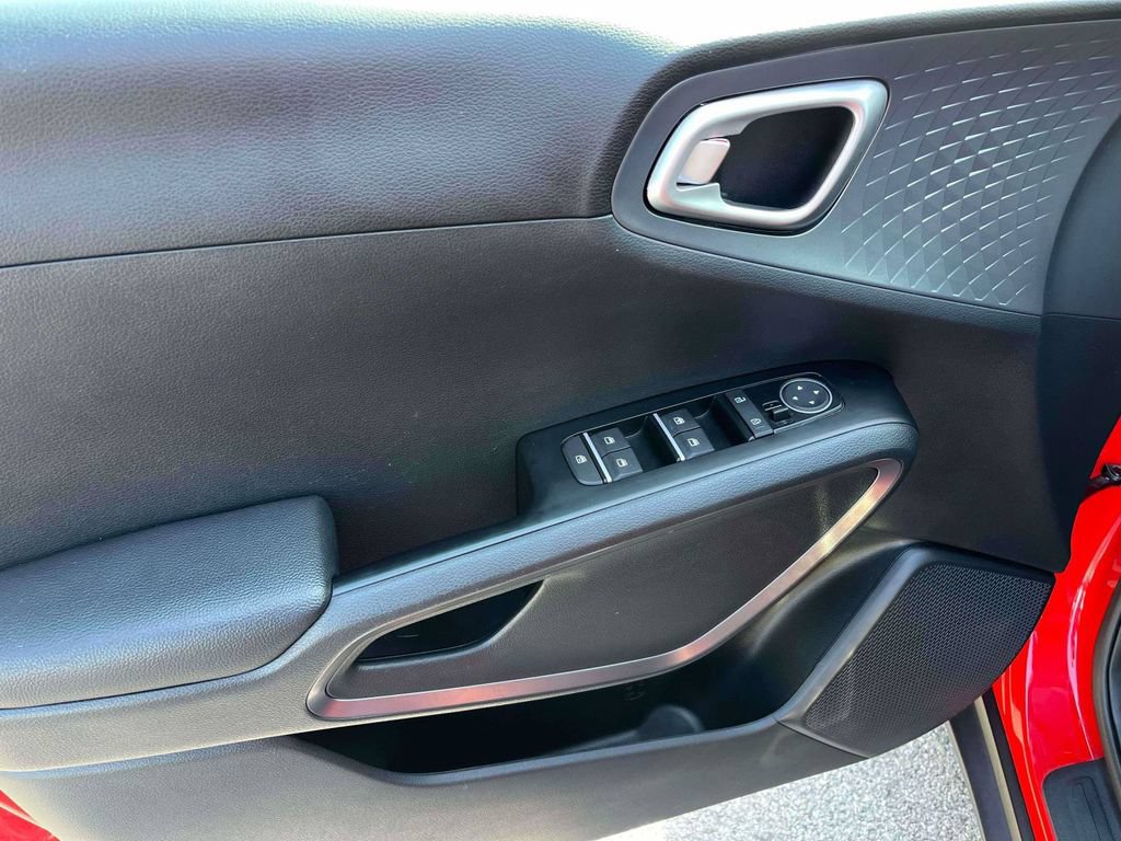 Used 2020 Kia Soul S FWD image 13