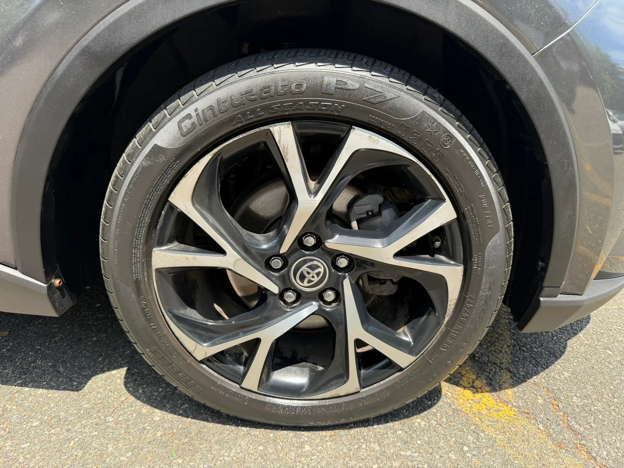 Used 2020 Toyota C-HR XLE FWD image 9