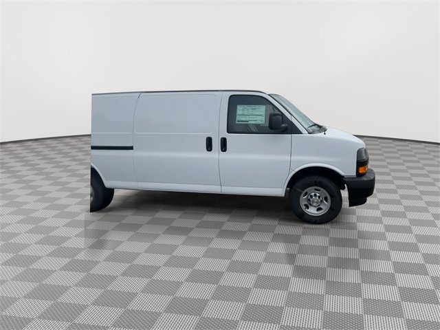 New 2025 Chevrolet Express 3500 Extended image 9