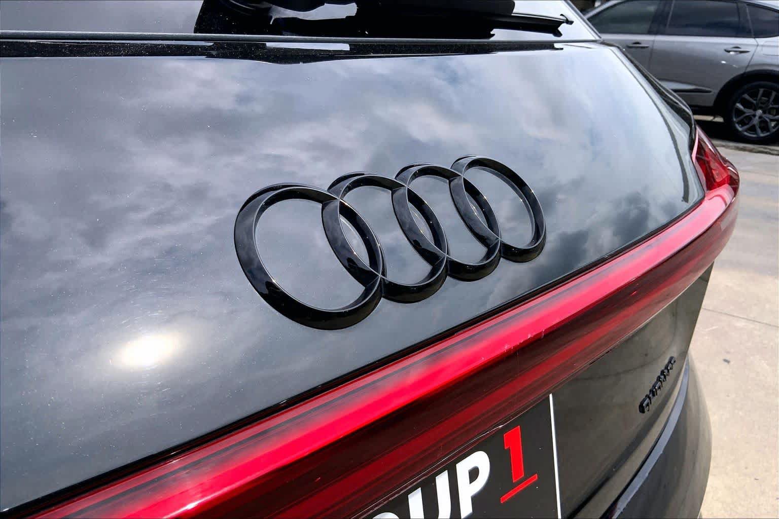 Used 2022 Audi e-tron Premium Plus w/ Premium Plus Package AWD/4WD image 30