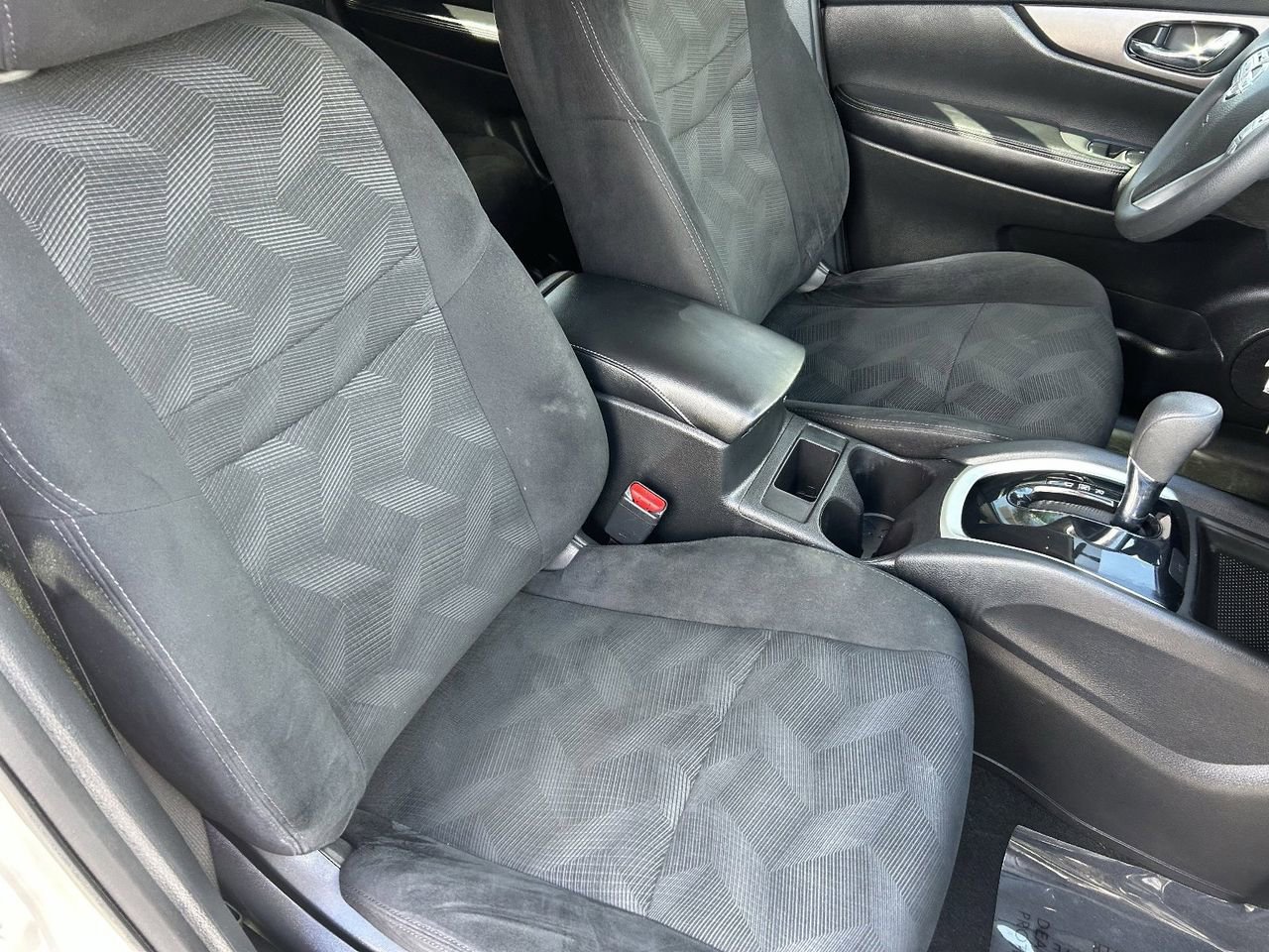 Used 2016 Nissan Rogue S FWD image 11