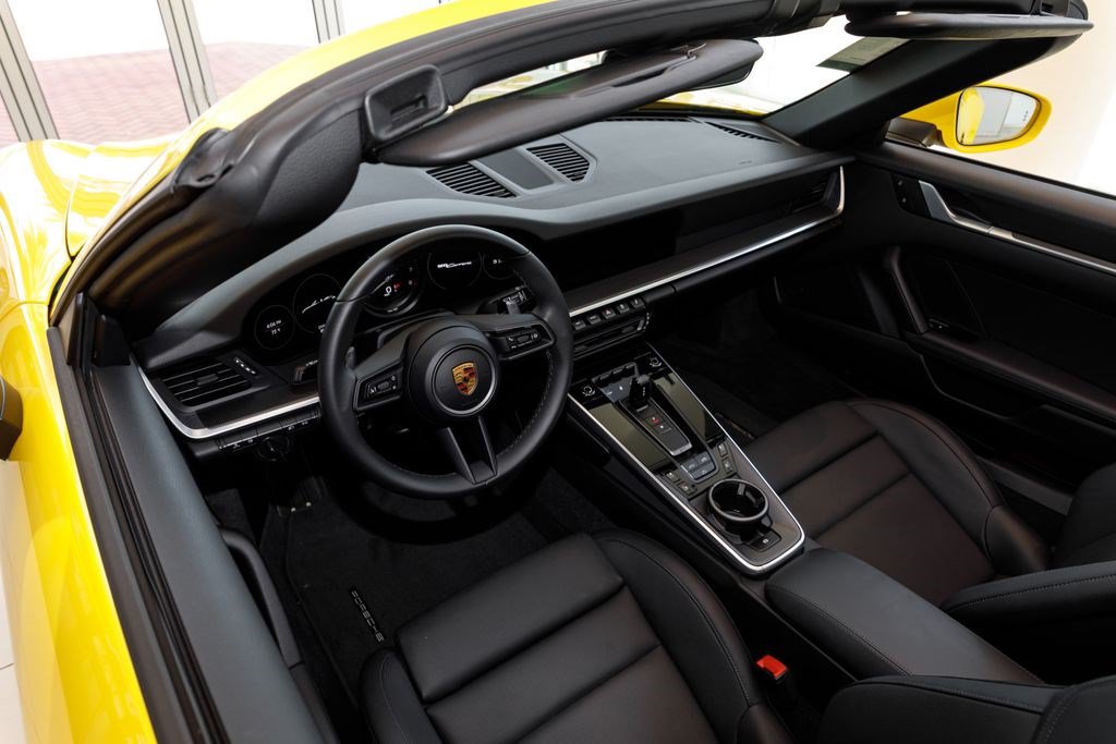 Used 2022 Porsche 911 Carrera RWD image 17