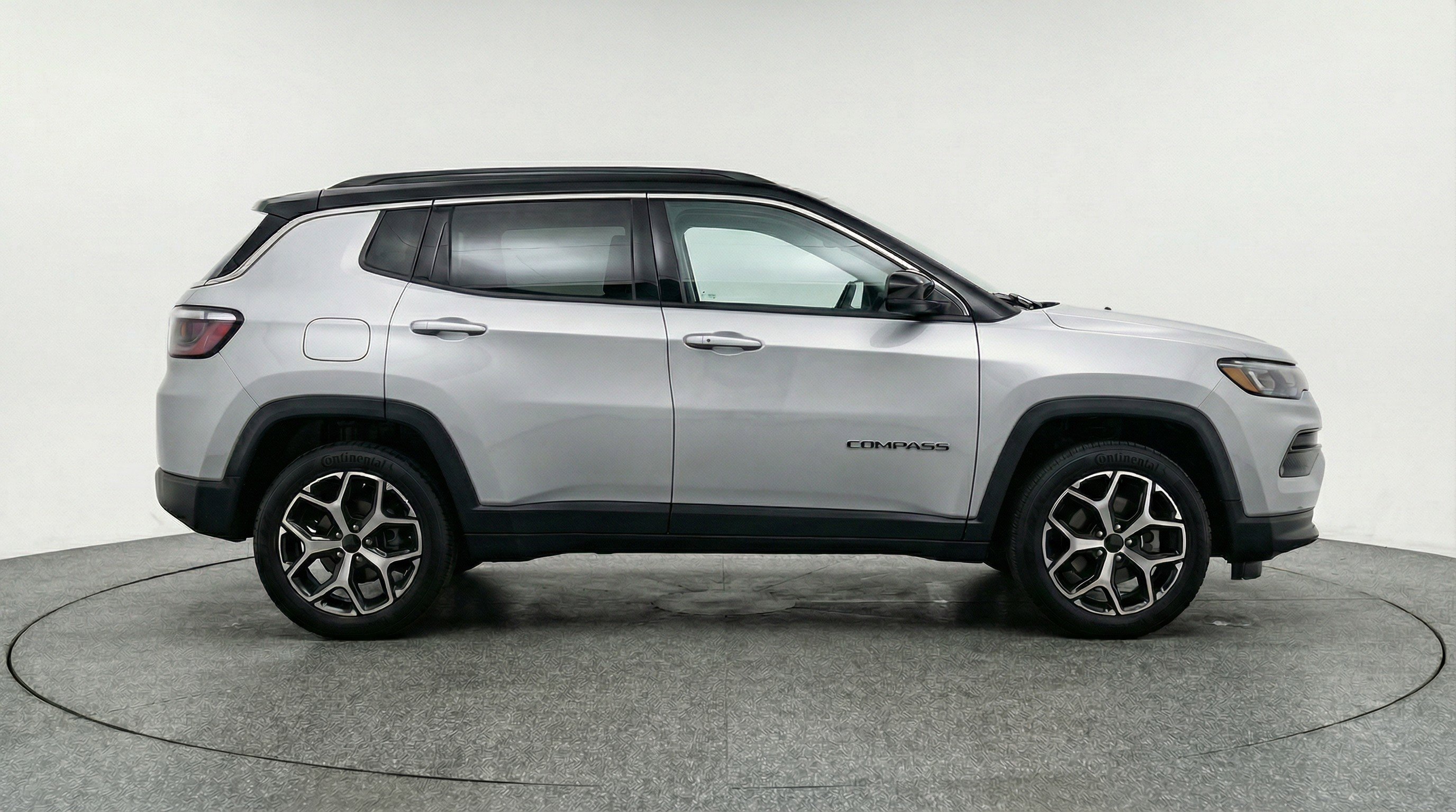 Used 2025 Jeep Compass Limited AWD/4WD image 11