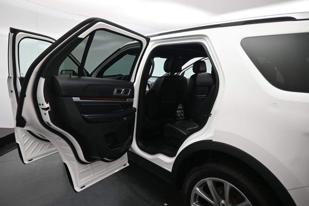 Used 2017 Ford Explorer Limited FWD image 18