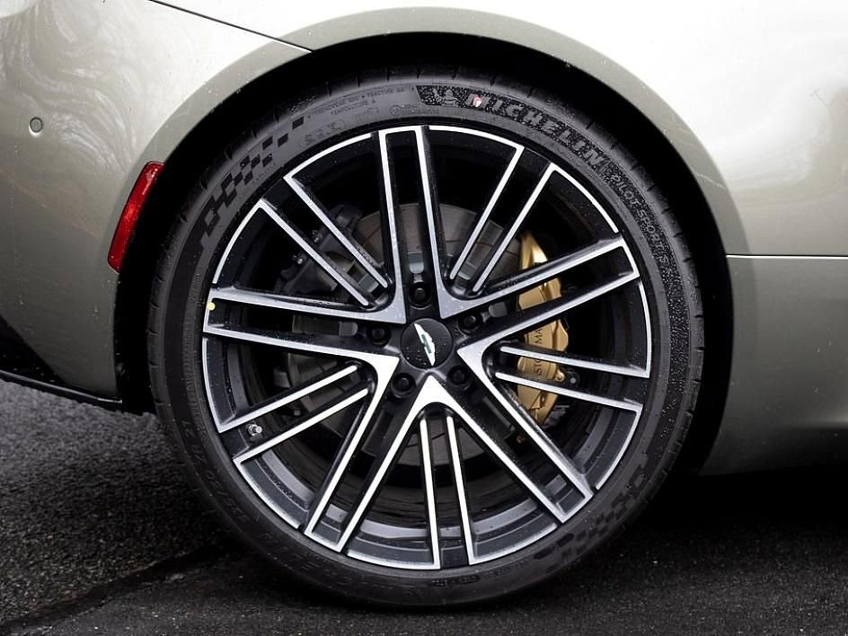 New 2025 Aston Martin DB12 Convertible image 10