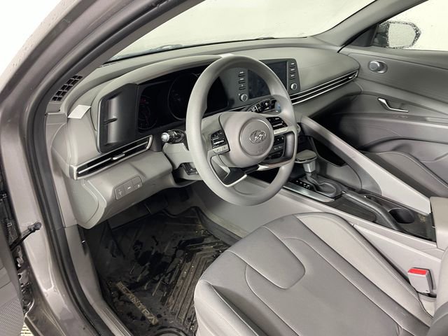 Used 2023 Hyundai Elantra SEL w/ Cargo Package image 3