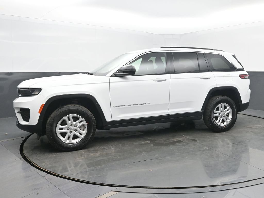 Used 2024 Jeep Grand Cherokee Laredo w/ Luxury Tech Group I image 2