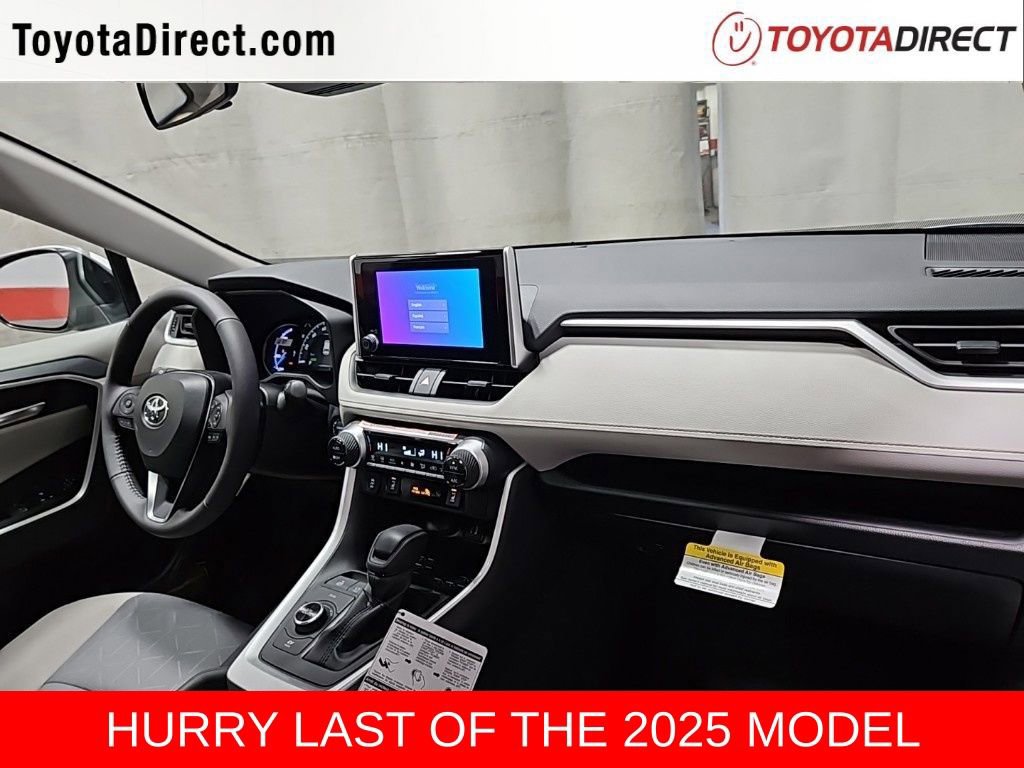 New 2025 Toyota RAV4 XLE image 27