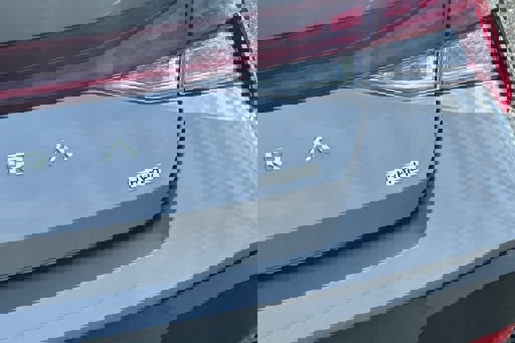 Used 2025 Hyundai Elantra Limited image 24