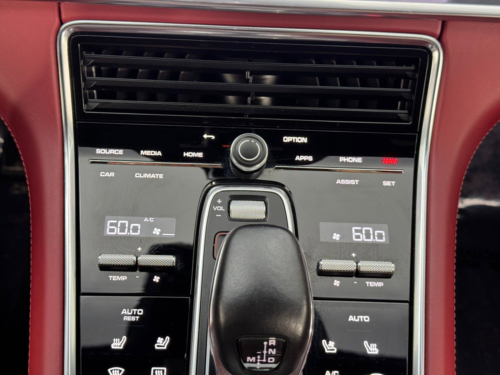 Used 2022 Porsche Panamera 4 w/ Premium Package AWD/4WD image 33