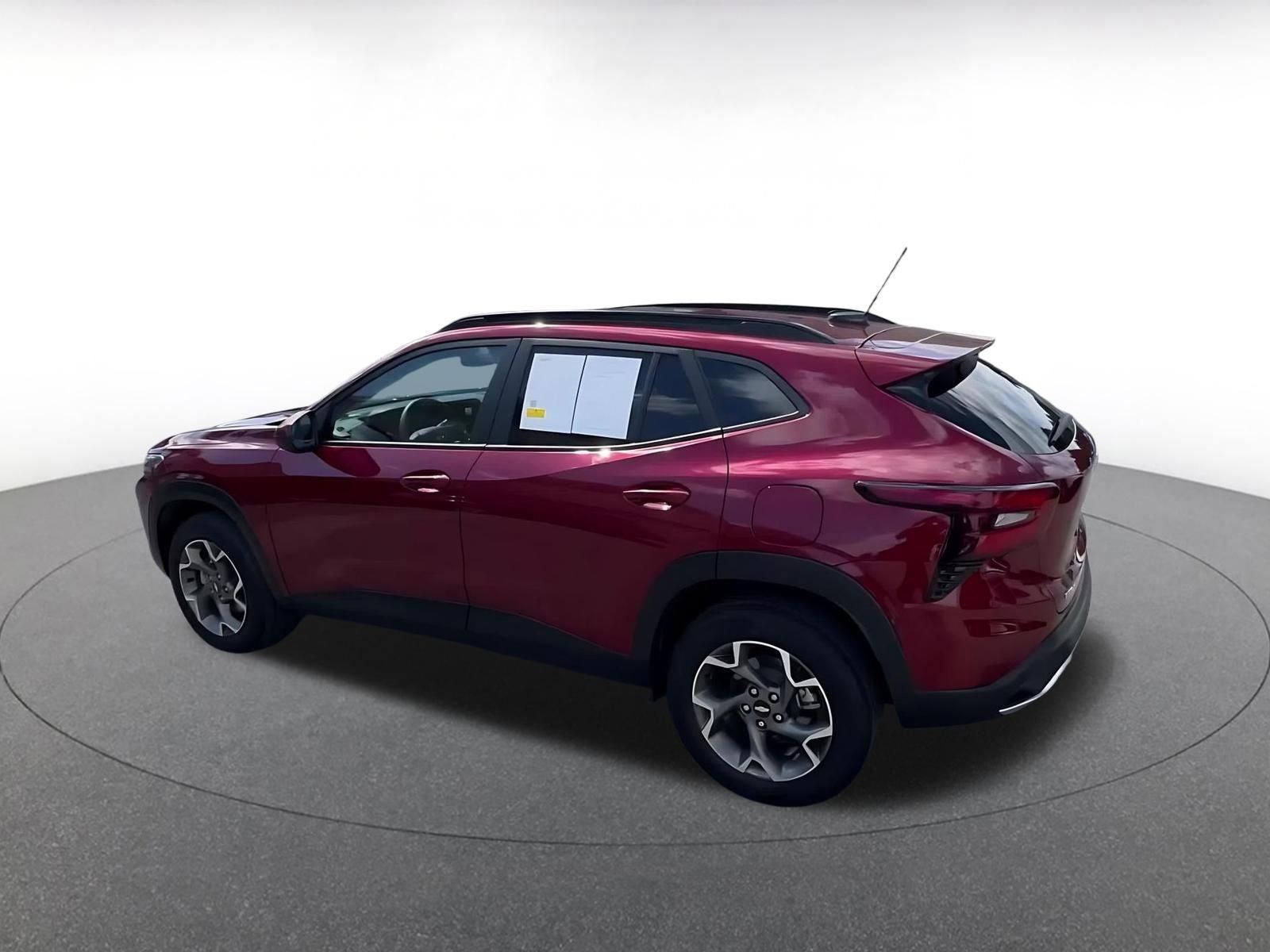 Used 2025 Chevrolet Trax LT image 10