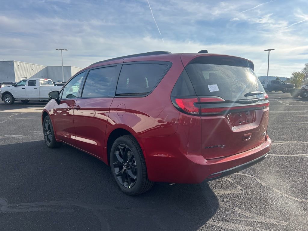 New 2026 Chrysler Pacifica Limited w/ S Appearance Package image 5