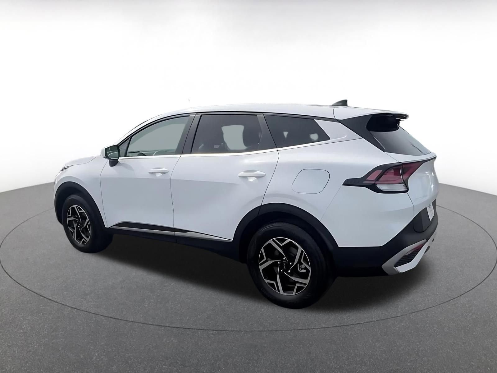 Used 2025 Kia Sportage LX image 10