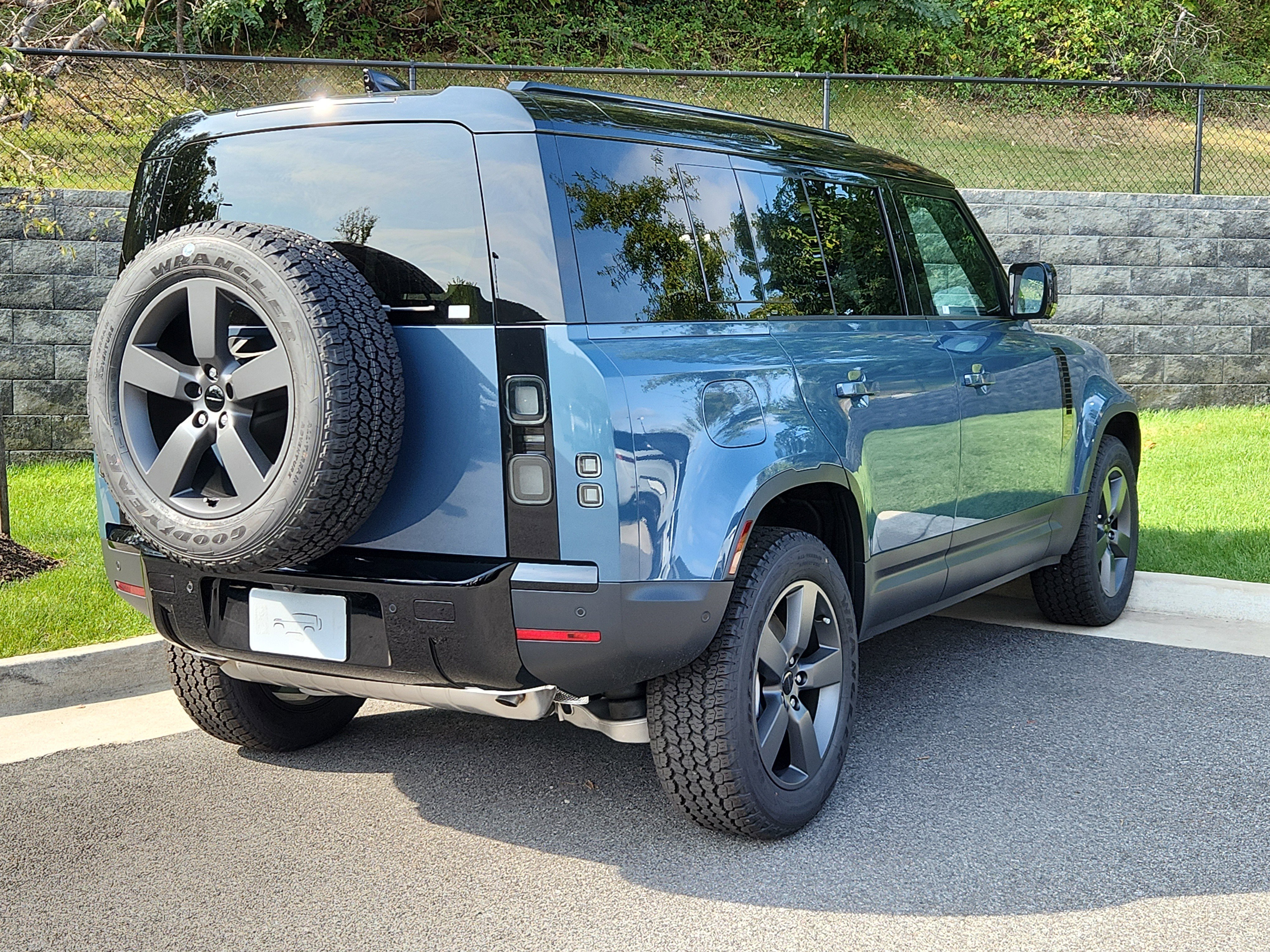 Used 2026 Land Rover Defender 110 S image 2