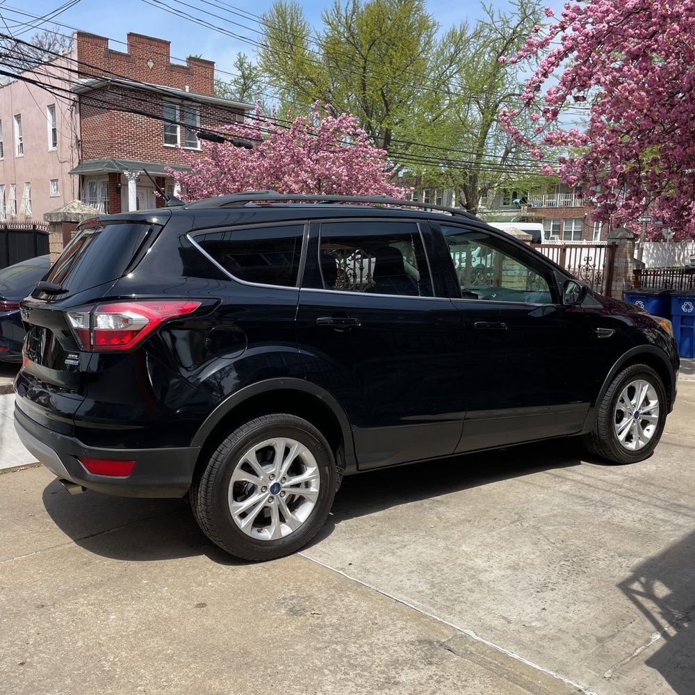 Used 2018 Ford Escape SEL image 2