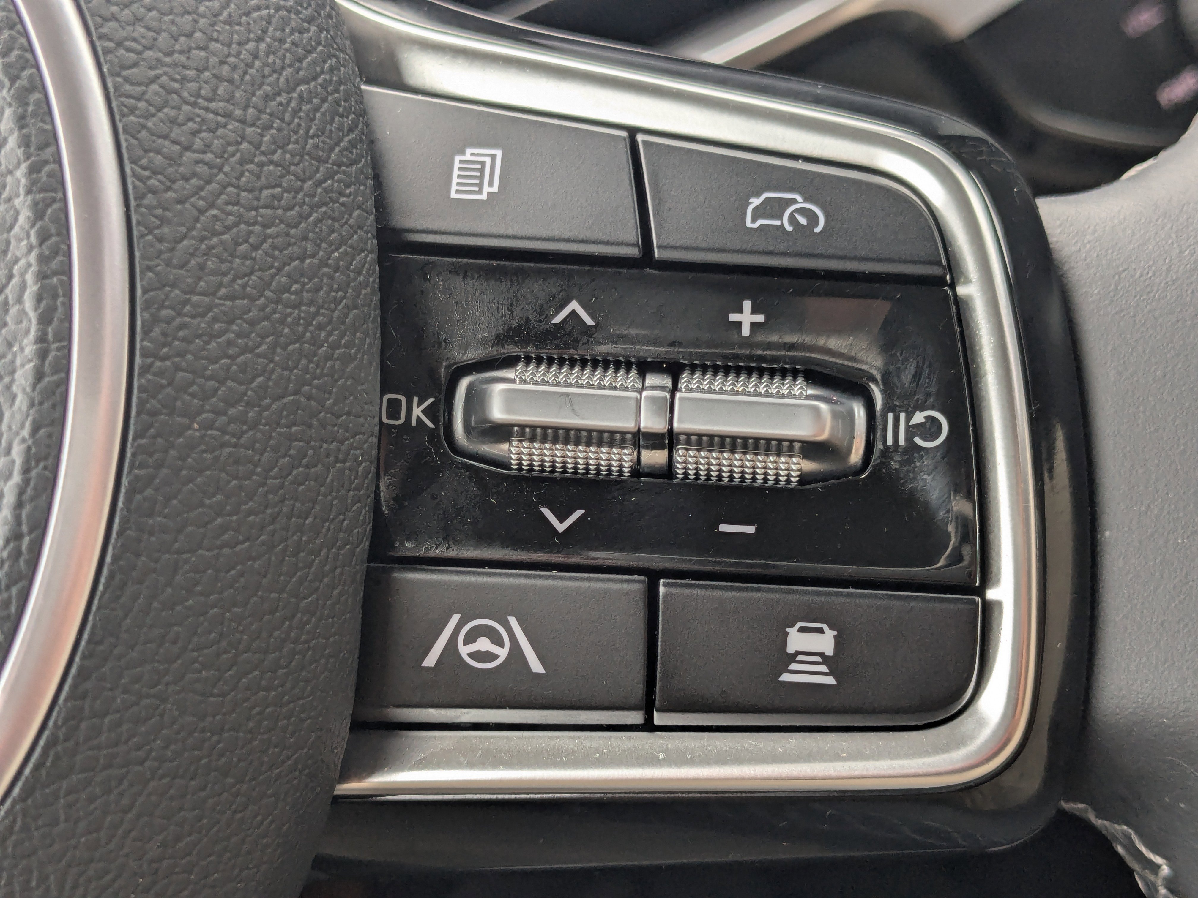 Certified 2025 Kia Sorento S w/ Panoramic Sunroof Package image 37