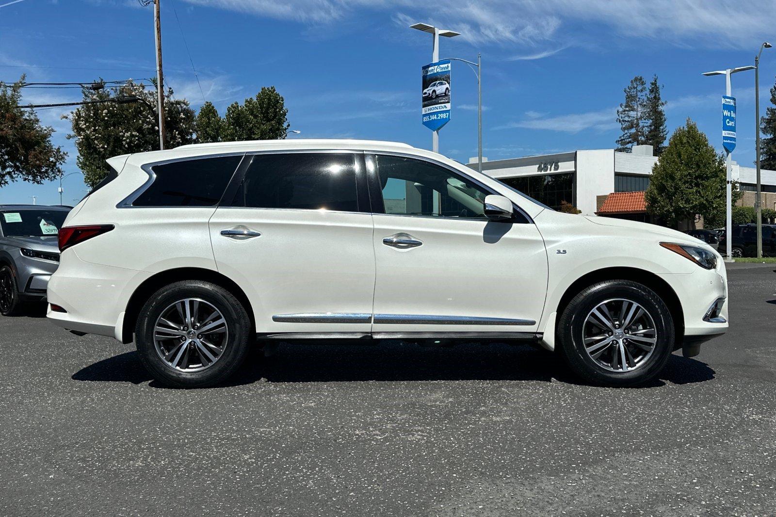 Used 2019 INFINITI QX60 Luxe w/ Essential Package AWD/4WD image 7