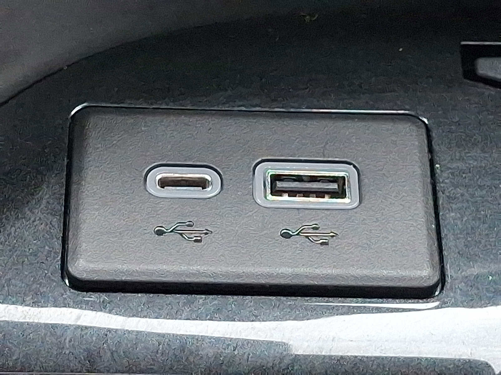 Used 2021 Cadillac Escalade Premium Luxury w/ Performance Package image 25