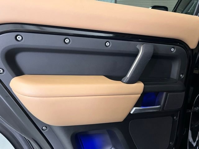 Used 2025 Land Rover Defender 130 V8 image 14