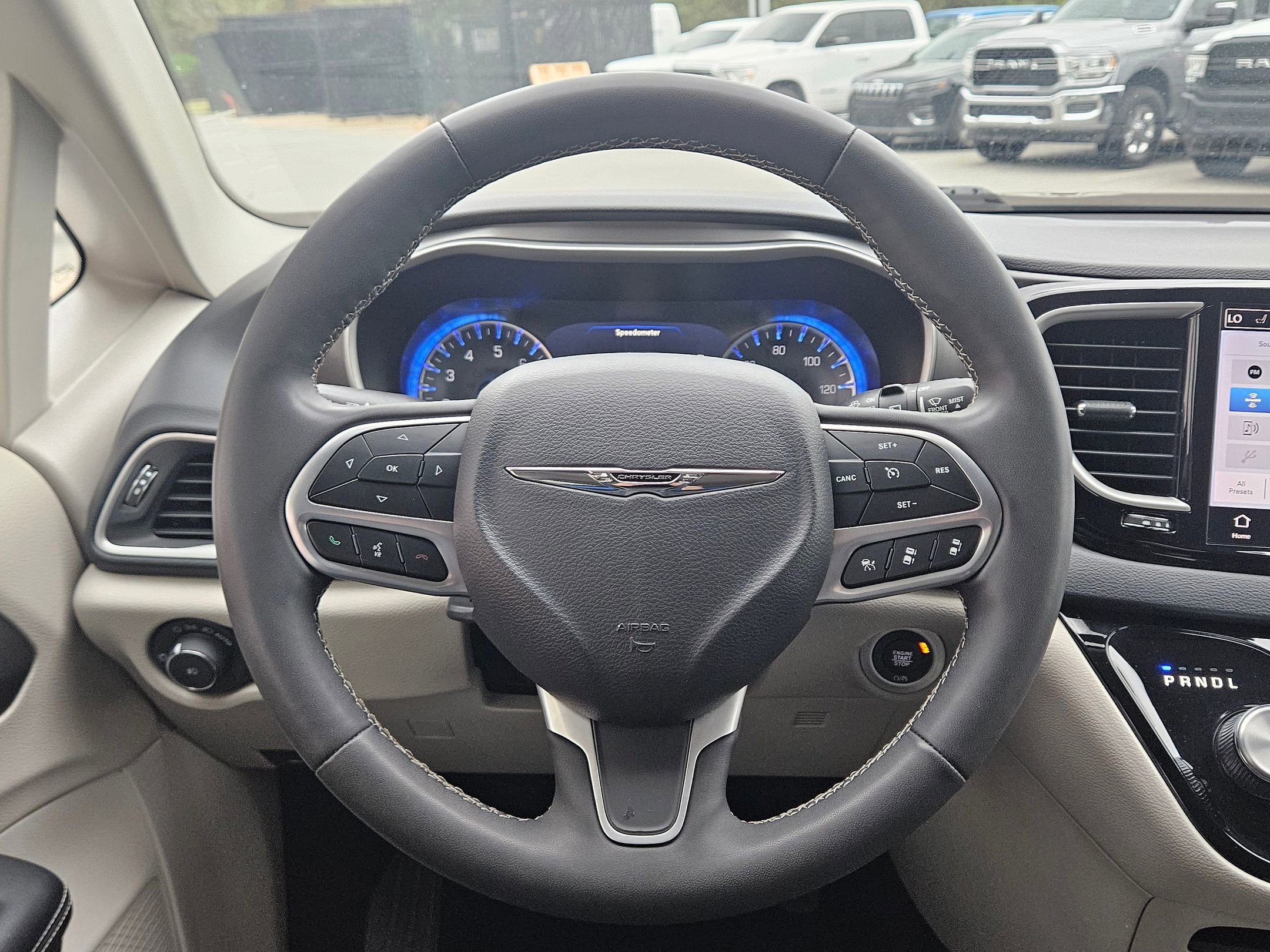 Used 2023 Chrysler Pacifica Touring-L image 15