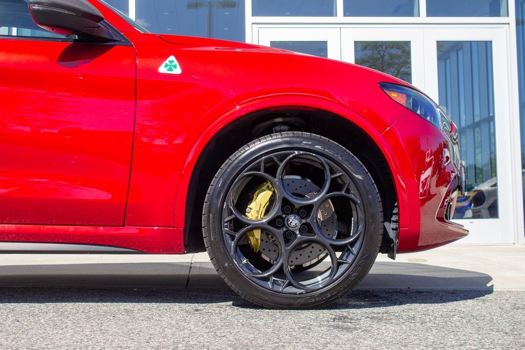 Used 2024 Alfa Romeo Stelvio Quadrifoglio image 5
