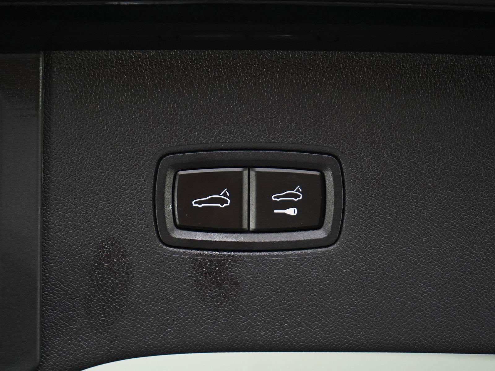 Used 2025 Porsche Cayenne AWD/4WD image 17