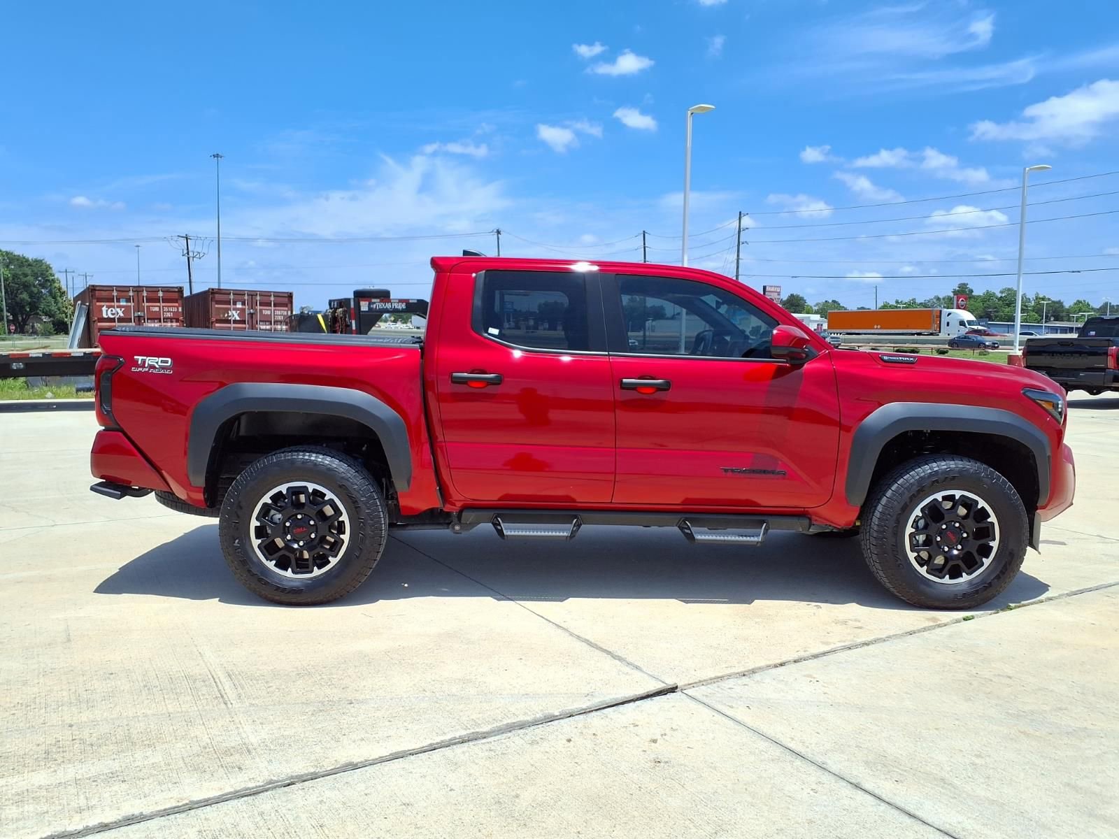 Certified 2025 Toyota Tacoma TRD Off-Road AWD/4WD image 5